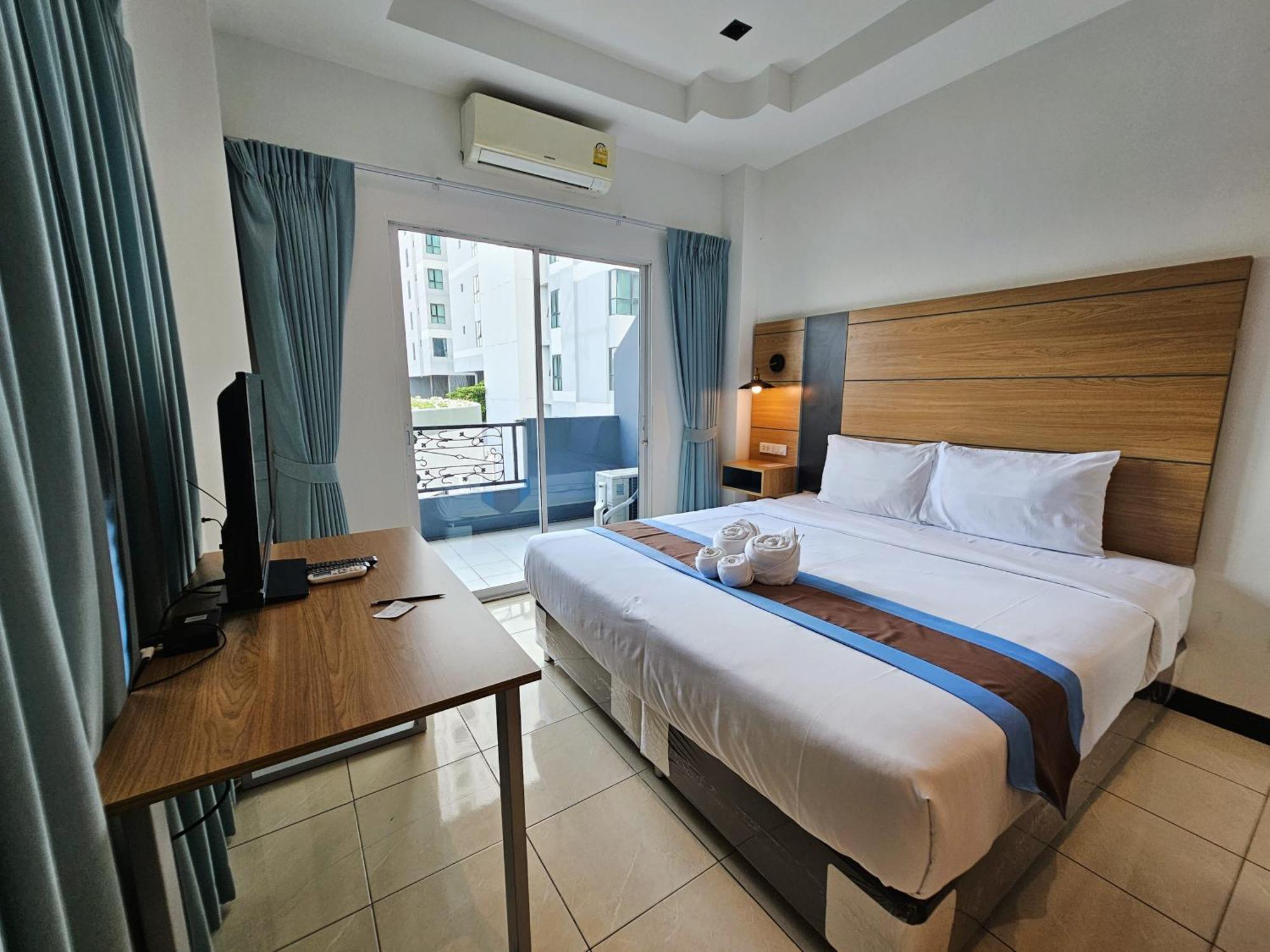 The Base Inn Pattaya Εξωτερικό φωτογραφία