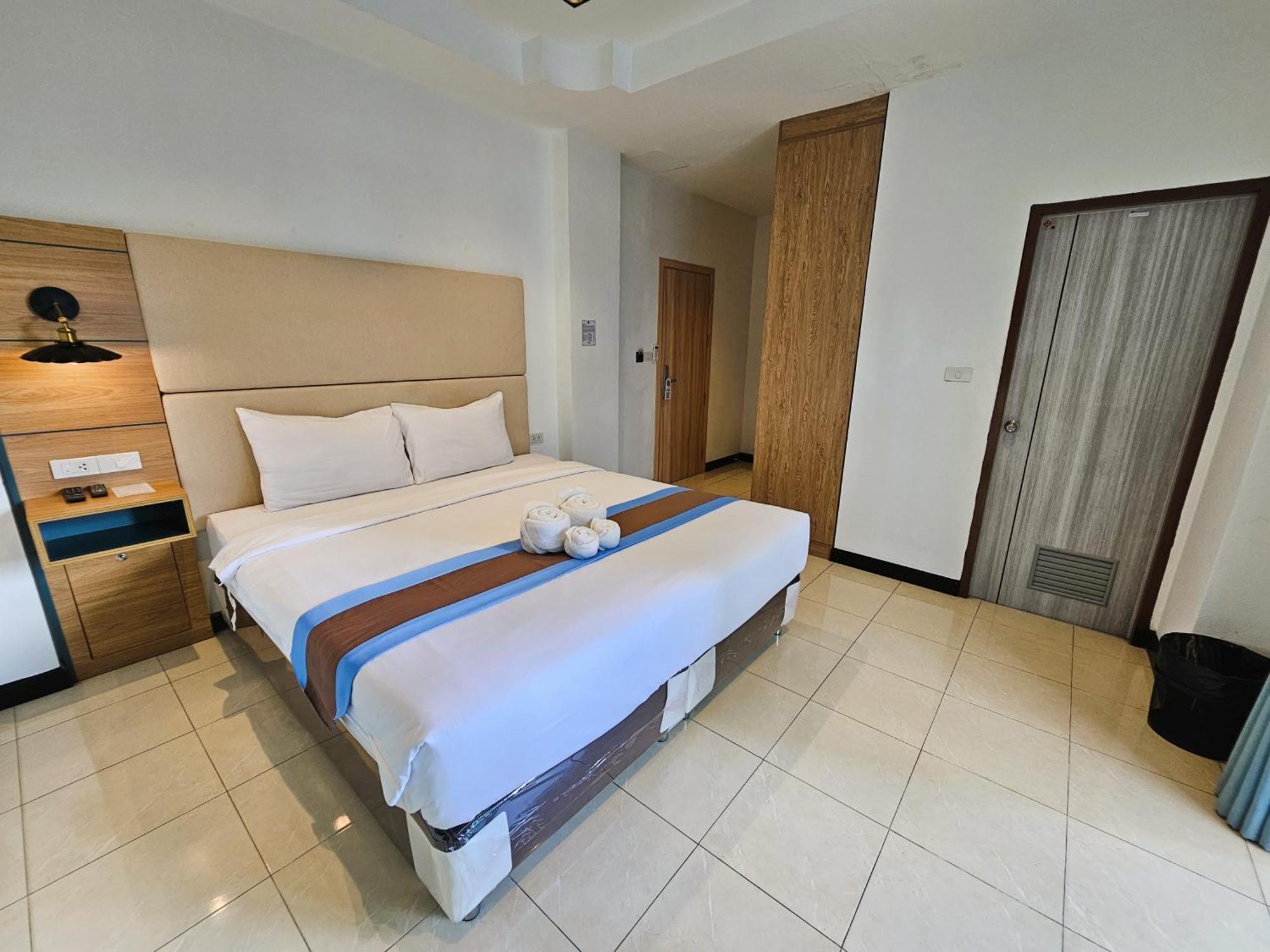 The Base Inn Pattaya Εξωτερικό φωτογραφία