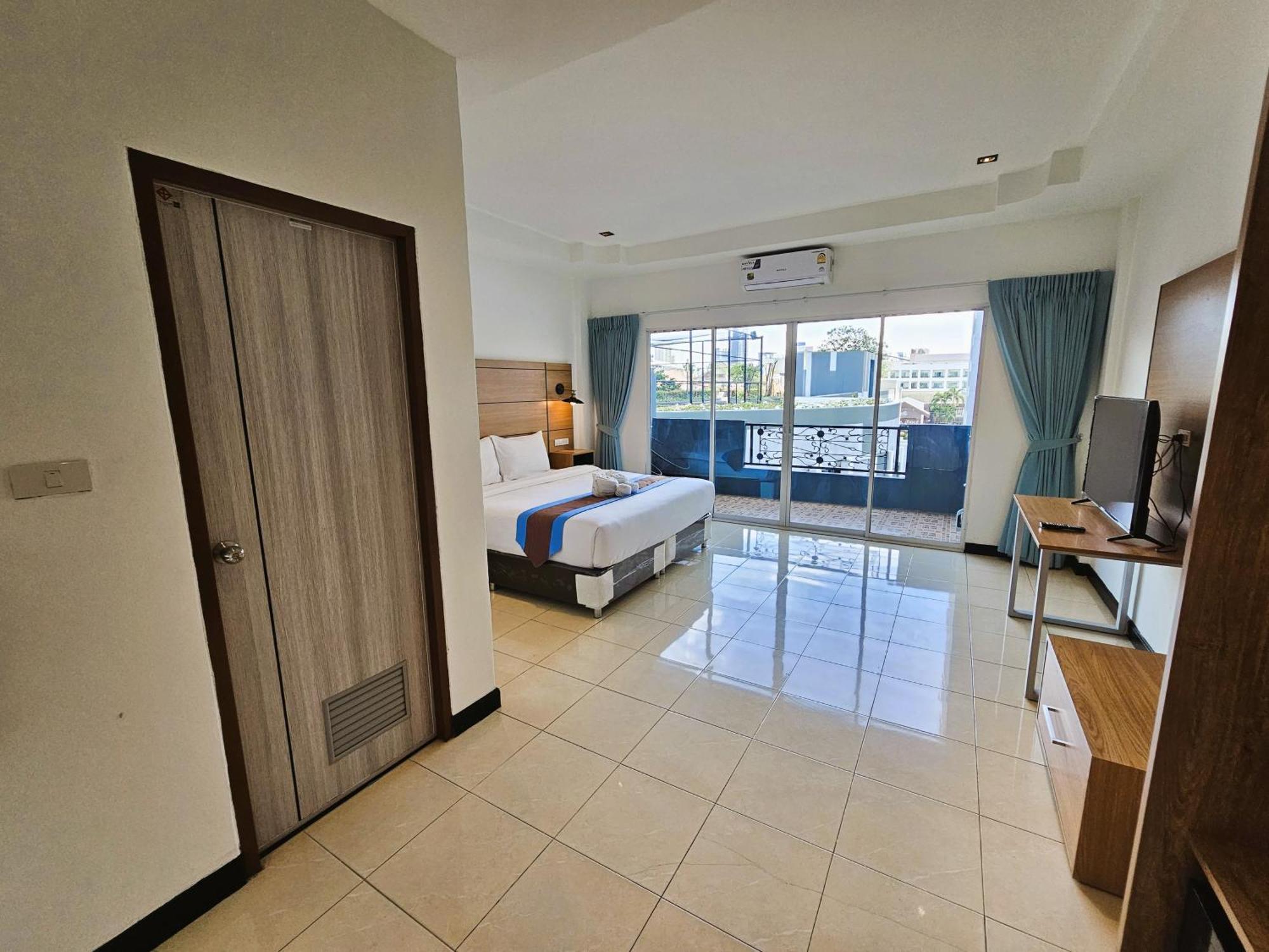 The Base Inn Pattaya Εξωτερικό φωτογραφία