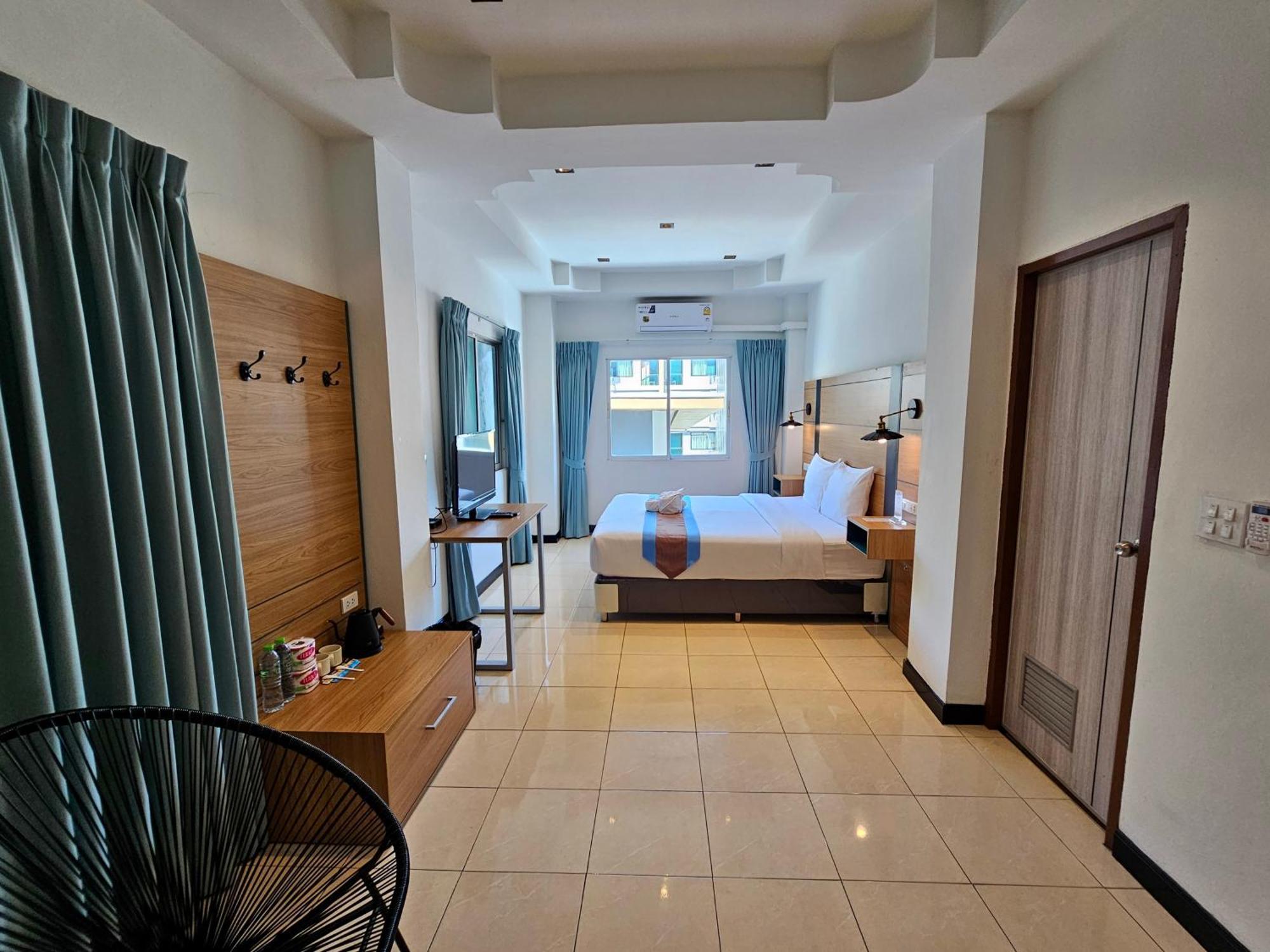 The Base Inn Pattaya Εξωτερικό φωτογραφία