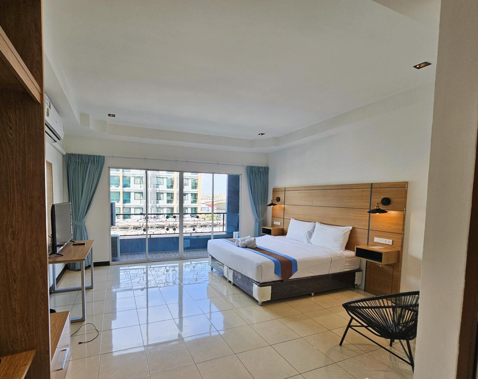 The Base Inn Pattaya Εξωτερικό φωτογραφία