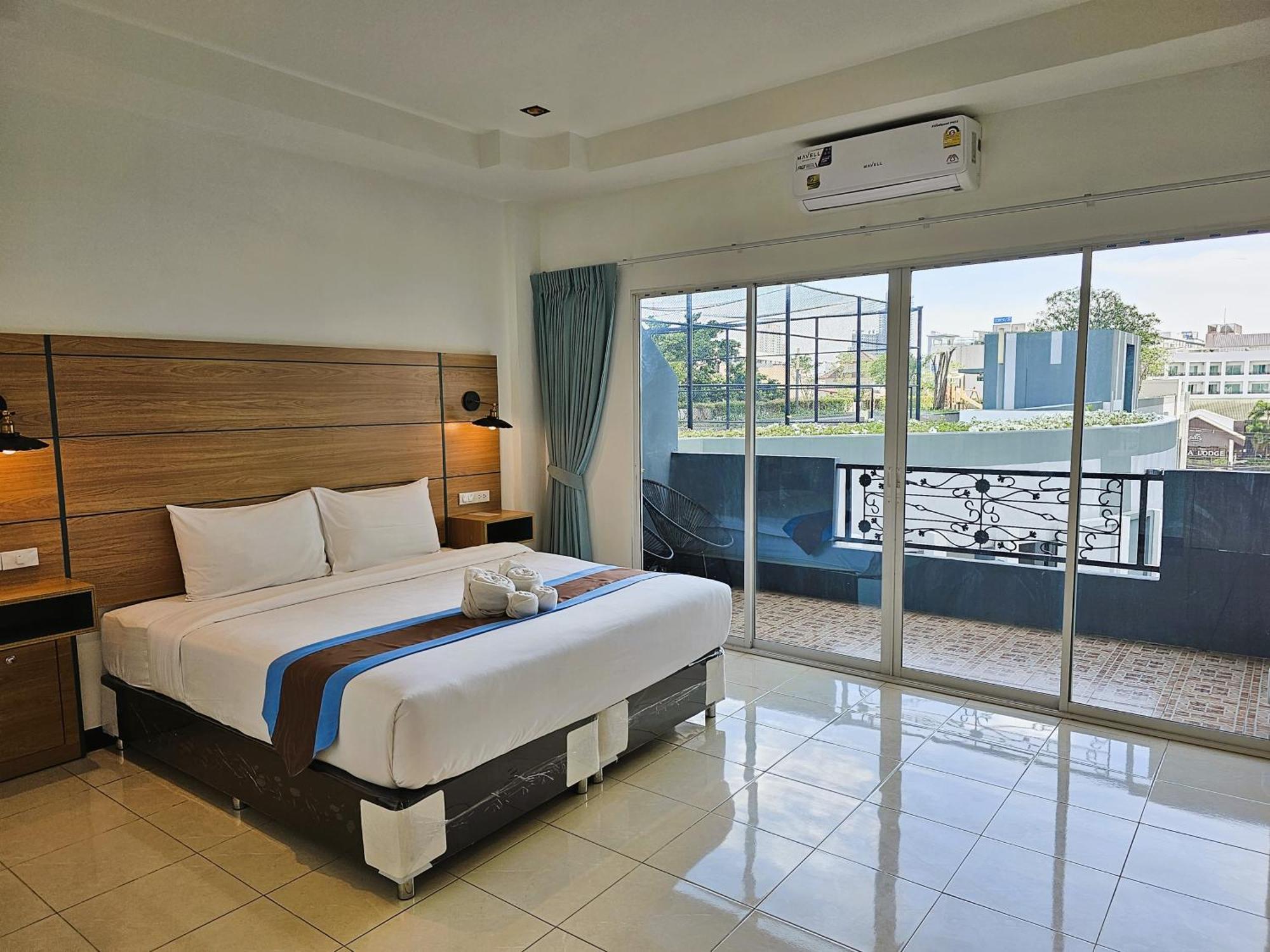 The Base Inn Pattaya Εξωτερικό φωτογραφία