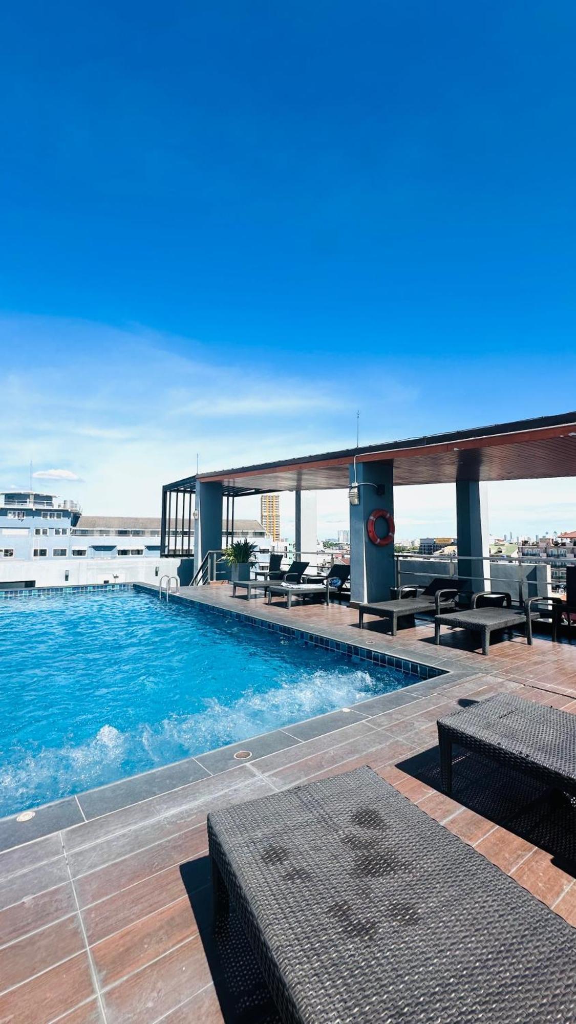 The Base Inn Pattaya Εξωτερικό φωτογραφία