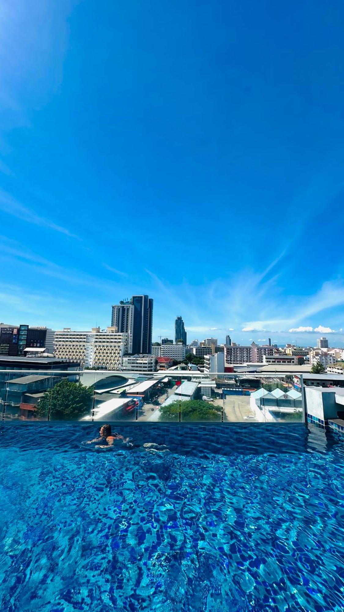 The Base Inn Pattaya Εξωτερικό φωτογραφία