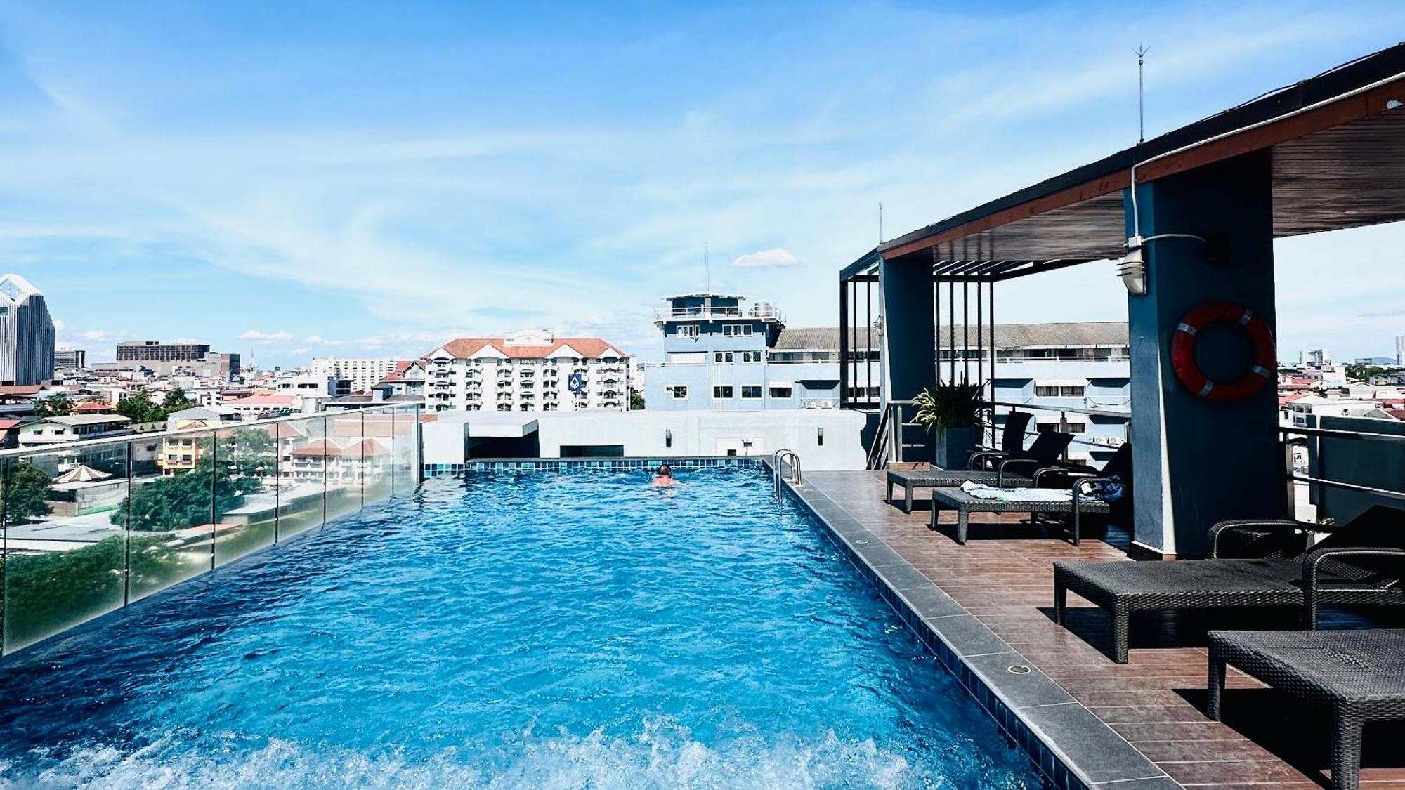 The Base Inn Pattaya Εξωτερικό φωτογραφία